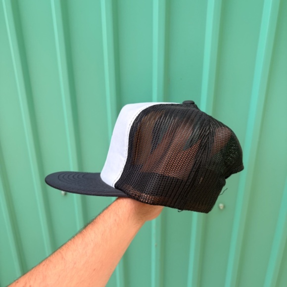 GAY-LOR TAVERN Mattawa Ontario trucker hat vintage snapbacl black white mesh - Picture 5 of 6